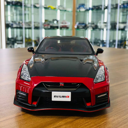 AutoArt Nissan GT-R R35 Nismo Package Red Carbon 1:18 Diecast Model Car - collectible scale model car