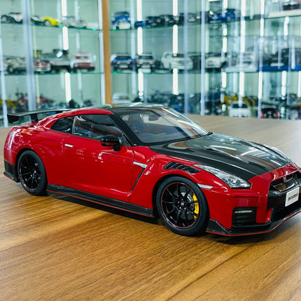 AutoArt Nissan GT-R R35 Nismo Package Red Carbon 1:18 Diecast Model Car - detailed collector display model