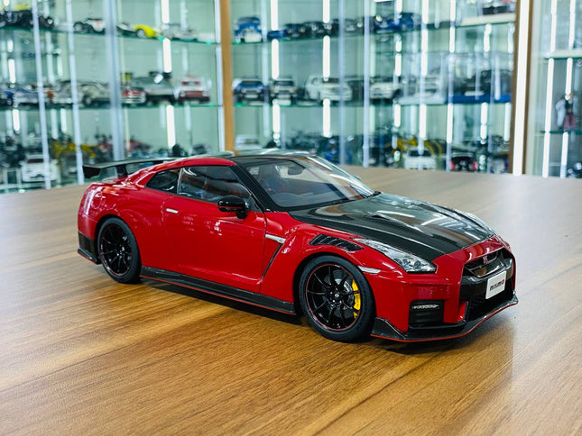 AutoArt Nissan GT-R R35 Nismo Package Red Carbon 1:18 Diecast Model Car - detailed collector display model