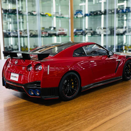 AutoArt Nissan GT-R R35 Nismo Package Red Carbon 1:18 Diecast Model Car - premium collector scale model