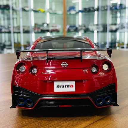 AutoArt Nissan GT-R R35 Nismo Package Red Carbon 1:18 Diecast Model Car - fine detailed model replica