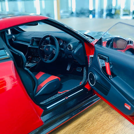 AutoArt Nissan GT-R R35 Nismo Package Red Carbon 1:18 Diecast Model Car - collector edition scale model
