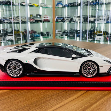 MR Collection 1/18 Lamborghini Aventador Ultimate Resin Model White Limited Edition - fine detailed model replica