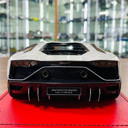 MR Collection 1/18 Lamborghini Aventador Ultimate Resin Model White Limited Edition - scale model for display