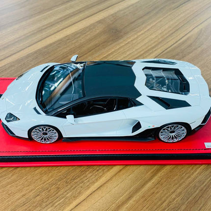 MR Collection 1/18 Lamborghini Aventador Ultimate Resin Model White Limited Edition - premium collector scale model