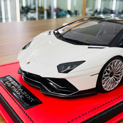 MR Collection 1/18 Lamborghini Aventador Ultimate Resin Model White Limited Edition - showroom-quality model replica