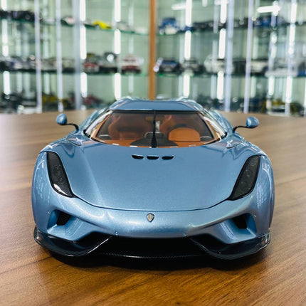 AutoArt Koenigsegg Regera Blue 1:18 Diecast Model Car - studio product photo of the scale model