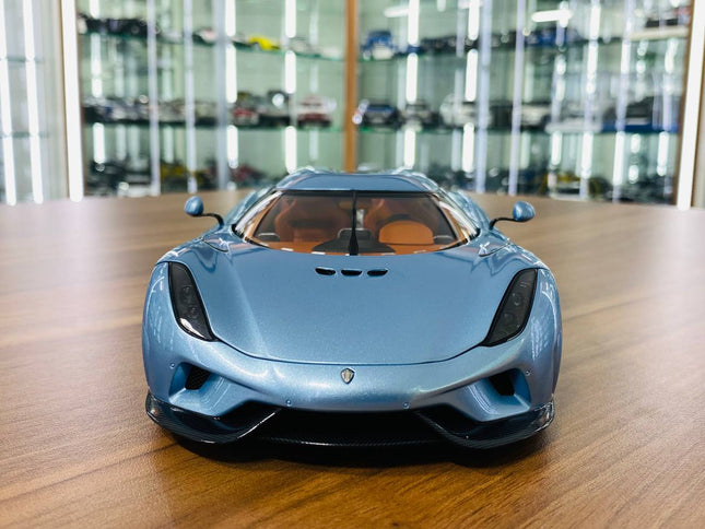 AutoArt Koenigsegg Regera Blue 1:18 Diecast Model Car - studio product photo of the scale model