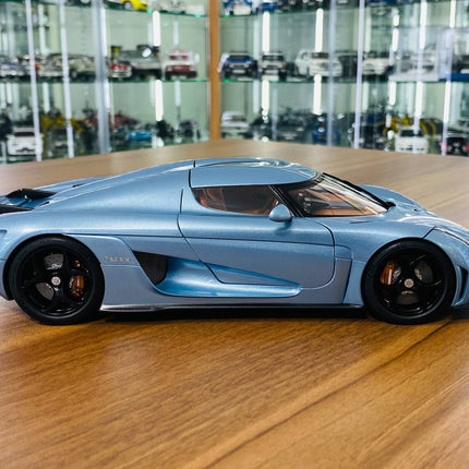 AutoArt Koenigsegg Regera Blue 1:18 Diecast Model Car - collectible scale model car