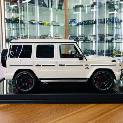 MotorHelix 1/18 Mercedes-Benz AMG G-63 2019 White Resin Model - collectible scale model car