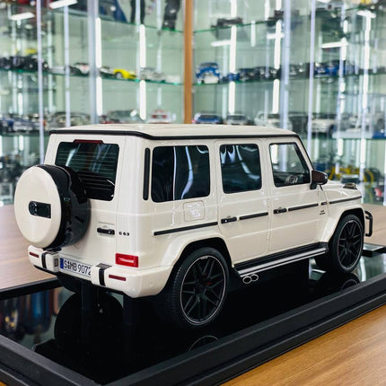 MotorHelix 1/18 Mercedes-Benz AMG G-63 2019 White Resin Model - showroom-quality model replica