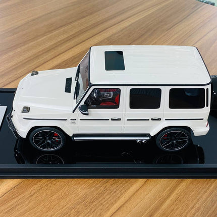 MotorHelix 1/18 Mercedes-Benz AMG G-63 2019 White Resin Model - scale model for display