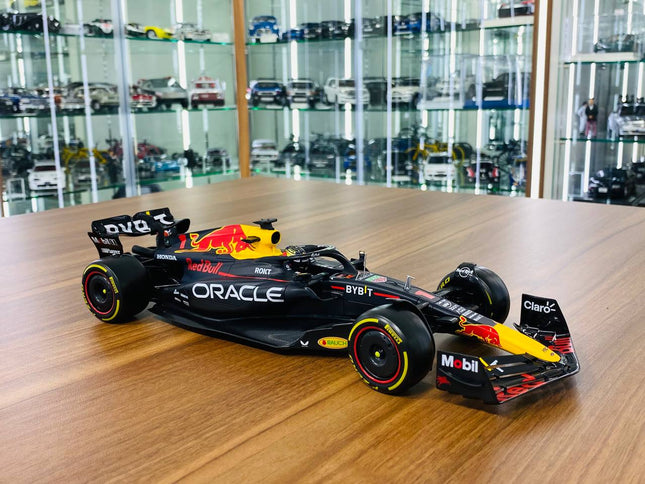 Bburago Oracle Red Bull Racing RB 19 1:18 Diecast Model Car Matt Red - detailed collector display model
