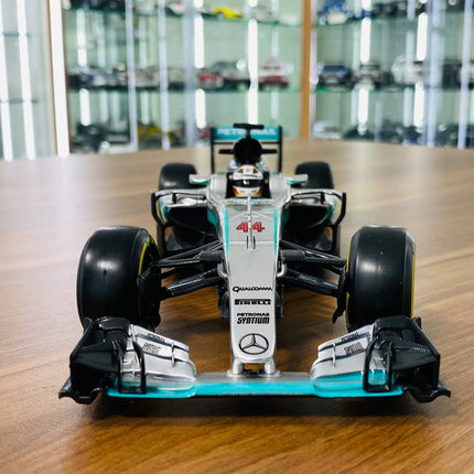 Bburago 1:18 Mercedes Petronas F1 WO7 Hybrid Lewis Hamilton #44 Diecast Model - studio product photo of the scale model