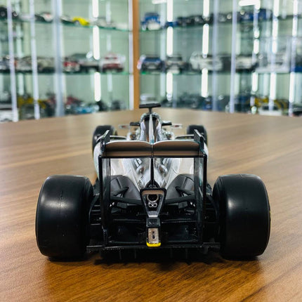 Bburago 1:18 Mercedes Petronas F1 WO7 Hybrid Lewis Hamilton #44 Diecast Model - premium collector scale model
