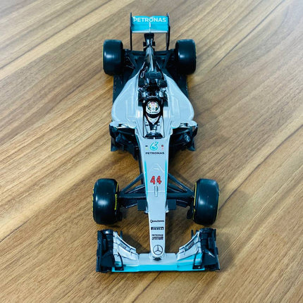 Bburago 1:18 Mercedes Petronas F1 WO7 Hybrid Lewis Hamilton #44 Diecast Model - detailed die-cast style model