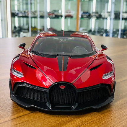 1/18 Diecast Bburago Bugatti Divo Red - studio product photo of the scale model