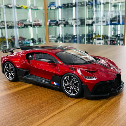1/18 Diecast Bburago Bugatti Divo Red - detailed collector display model