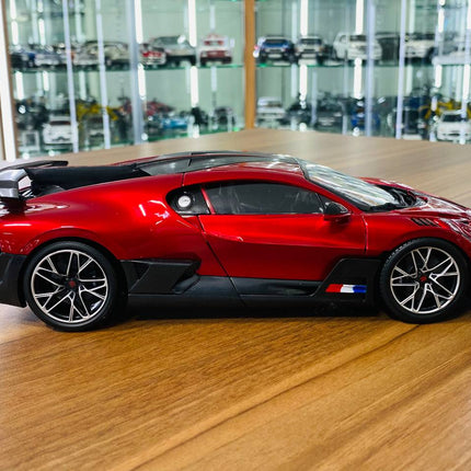 1/18 Diecast Bburago Bugatti Divo Red - collectible scale model car