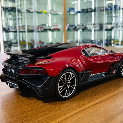 1/18 Diecast Bburago Bugatti Divo Red - fine detailed model replica