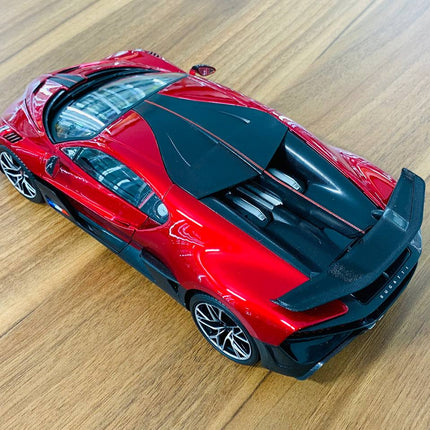 1/18 Diecast Bburago Bugatti Divo Red - premium collector scale model