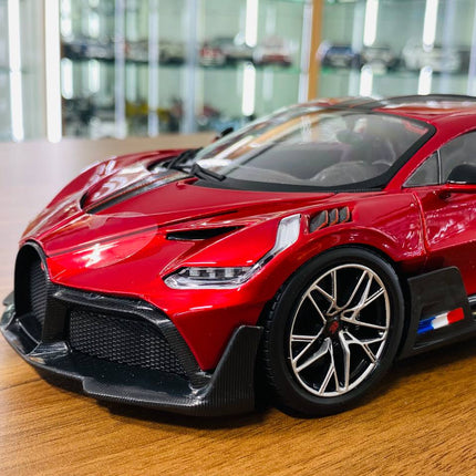 1/18 Diecast Bburago Bugatti Divo Red - detailed die-cast style model