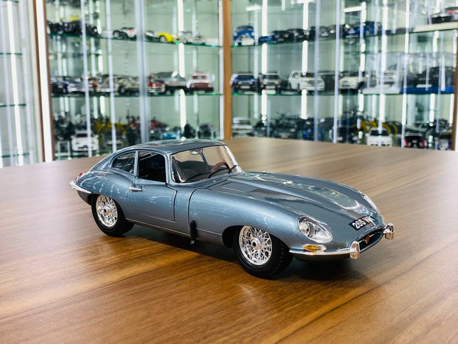 Bburago Jaguar E Type Coupe 1/18 Diecast Model Car Blue - detailed collector display model