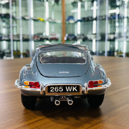 Bburago Jaguar E Type Coupe 1/18 Diecast Model Car Blue - premium collector scale model