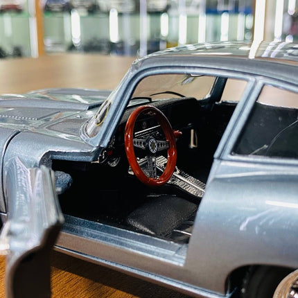 Bburago Jaguar E Type Coupe 1/18 Diecast Model Car Blue - detailed die-cast style model
