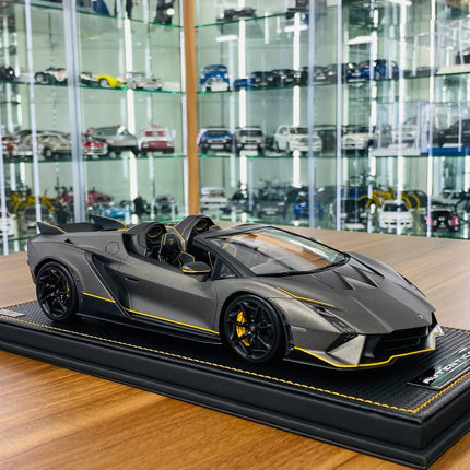 MR Collection Lamborghini AUTENTICA 1/18 Resin Model Grigio Titans - studio product photo of the scale model