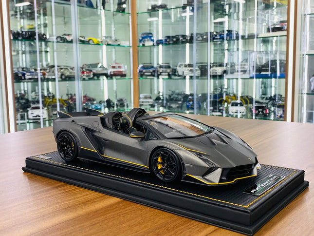 MR Collection Lamborghini AUTENTICA 1/18 Resin Model Grigio Titans - studio product photo of the scale model