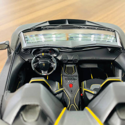 MR Collection Lamborghini AUTENTICA 1/18 Resin Model Grigio Titans - collector edition scale model