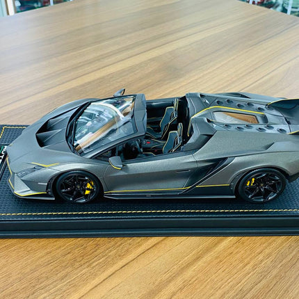 MR Collection Lamborghini AUTENTICA 1/18 Resin Model Grigio Titans - premium collector scale model