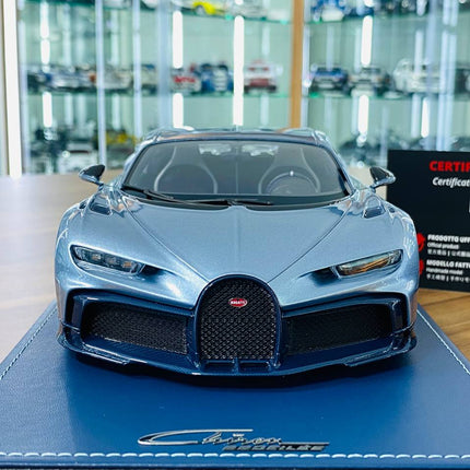 MR Collection Bugatti Chiron Profilee 1:18 Resin Argent Atlantique/Blue Royal - studio product photo of the scale model