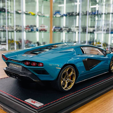 MR Collection 1:18 Lamborghini Countach LPi 800-4 Resin Model Blue Uranus - scale model for display