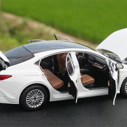 YX Car Model Toyota Camry 2024 9th Generation 1:18 Diecast Model Car - hand-finished display model