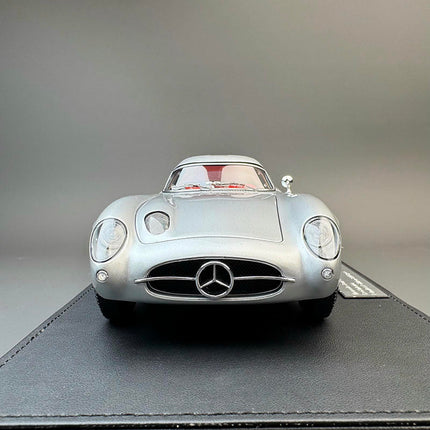 V8 Model Mercedes-Benz 300 SLR 1:18 Resin Model Car - premium collector scale model