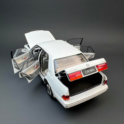 KengFai Toyota Crown 155 1:18 Diecast Model Car - fine detailed model replica