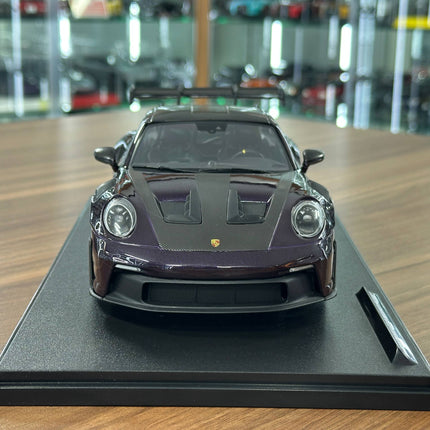 Solido Porsche 911 (992) GT3 RS 2024 1/18 Diecast Model Car Purple - studio product photo of the scale model