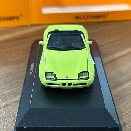 Maxichamps BMW Z1 (E30) 1991 1:43 Yellow Diecast Model Car - premium collector scale model