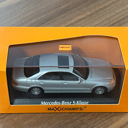 Maxichamps Mercedes-Benz S-Class W220 1998 1:43 Silver Metallic Diecast Model - studio product photo of the scale model
