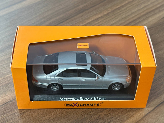 Maxichamps Mercedes-Benz S-Class W220 1998 1:43 Silver Metallic Diecast Model - studio product photo of the scale model