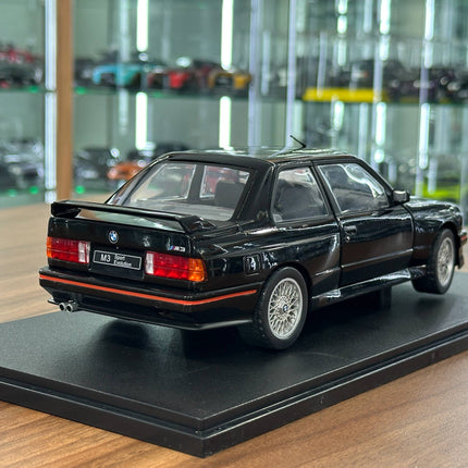 Solido BMW M3 E30 Sport EVO 1990 1:18 Diecast Model Car Black - fine detailed model replica