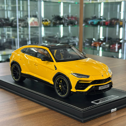 MR Collection Models 1/18 Lamborghini URUS Resin Model Yellow Gold - detailed collector display model