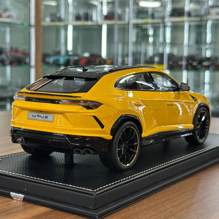 MR Collection Models 1/18 Lamborghini URUS Resin Model Yellow Gold - fine detailed model replica