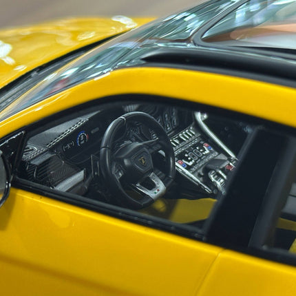 MR Collection Models 1/18 Lamborghini URUS Resin Model Yellow Gold - collector edition scale model