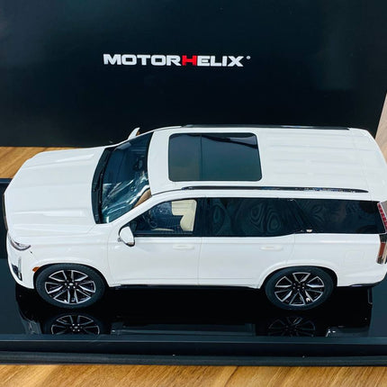 Motorhelix 1:18 Resin Cadillac Escalade Sport Platinum 2022 White - scale model for display