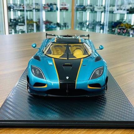 GT Spirit Koenigsegg Agera RSR 1/18 Resin Model Not Opening Blue - studio product photo of the scale model