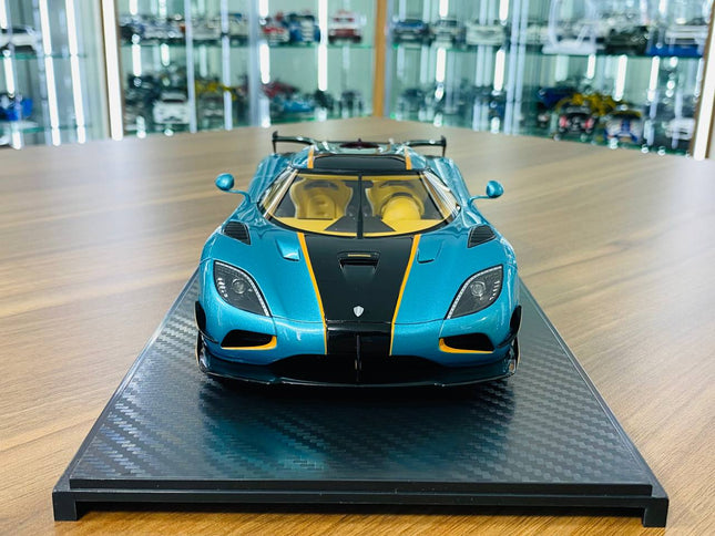 GT Spirit Koenigsegg Agera RSR 1/18 Resin Model Not Opening Blue - studio product photo of the scale model