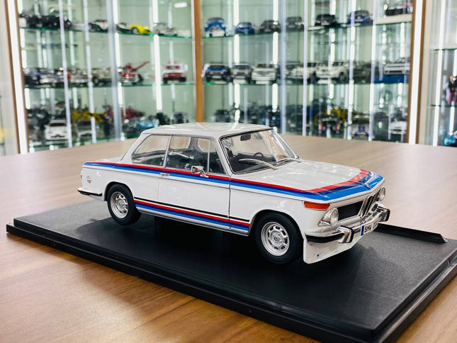 Solido BMW 2002 Tii 1/18 Diecast Model Car White Opening Doors - detailed collector display model